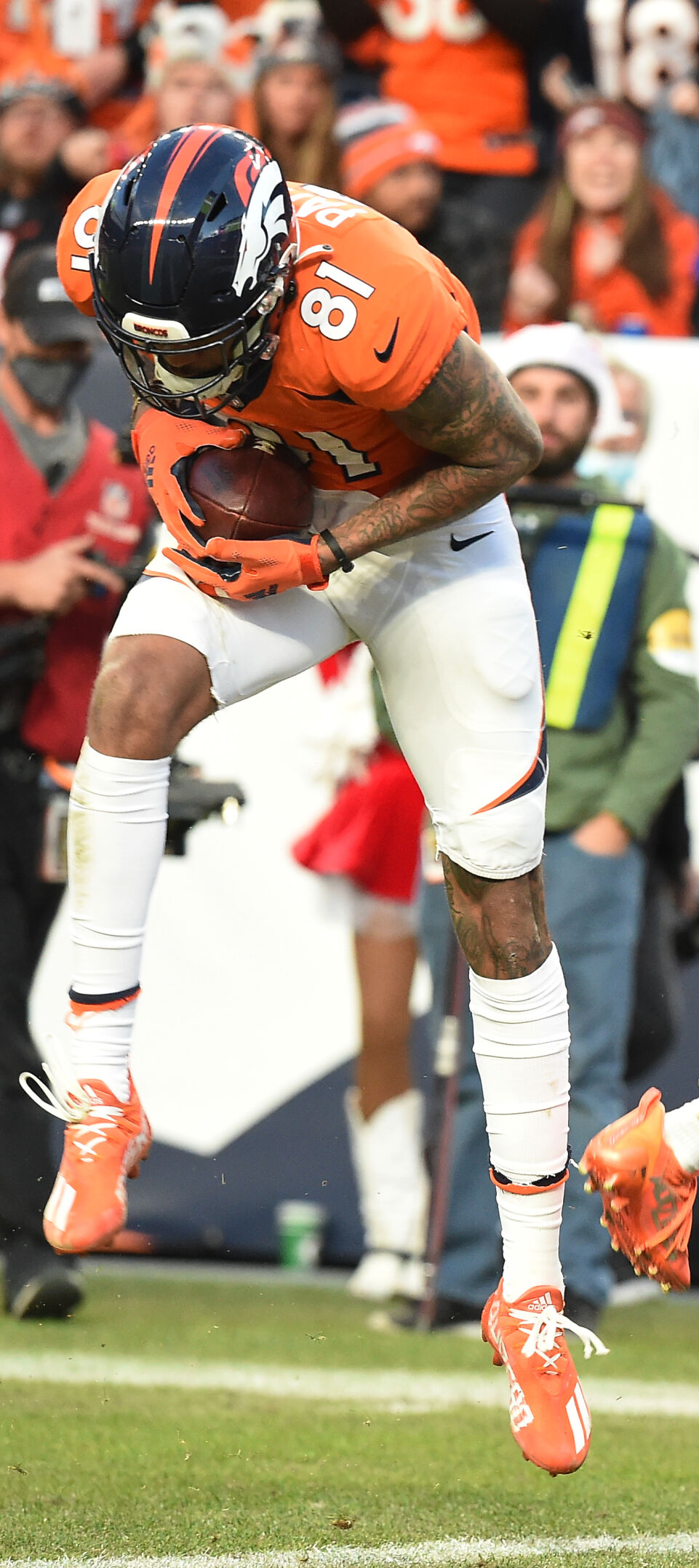 121921-s-dg-bengalsbroncos2045 .jpg